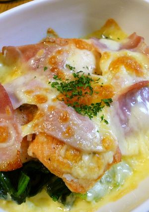 鮭とベーコンのチーズ焼き☆ほうれん草添え-レシピのメイン写真