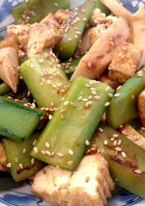 キュウリと魚肉ソーセージの炒め物【消費】-レシピのメイン写真