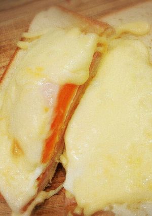 朝からガッツリ！目玉チーズマヨトースト♡-レシピのメイン写真