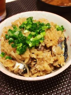 2杯目はお茶漬けに★さんまの炊き込みご飯-レシピのメイン写真