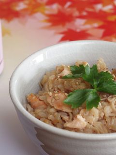 簡単!ごま香る鮭の炊き込みご飯-レシピのメイン写真