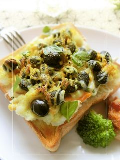 リメイク*ポテサラ×黒豆のカレートースト-レシピのメイン写真