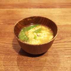 รูปของ 絹さやと豆腐と卵のふわふわみそ汁