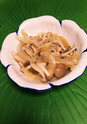 【あと一品】しめじと玉ねぎのガリバタ醤油-レシピのメイン写真