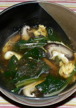 ほうれん草と椎茸、卵のお吸いもの-レシピのメイン写真