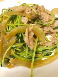 簡単!豆苗と豚バラの炒め物-レシピのメイン写真