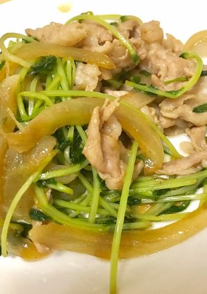 簡単!豆苗と豚バラの炒め物-レシピのメイン写真