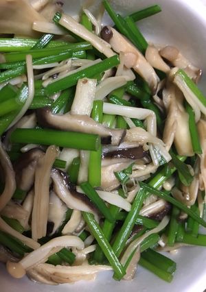 花ニラ(ニラ)ときのこの中華炒め-レシピのメイン写真