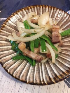 ピーマンと玉ねぎとベーコンのニンニク炒め-レシピのメイン写真