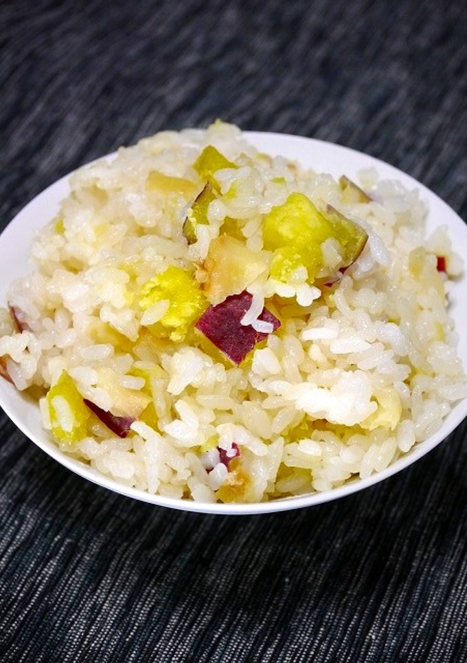 簡単！薩摩芋と林檎の炊き込みご飯-レシピのメイン写真
