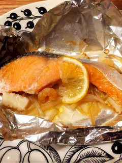 レモンバターソースで鮭のホイル焼き-レシピのメイン写真