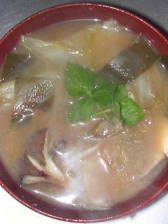 白菜と舞茸の味噌汁-レシピのメイン写真