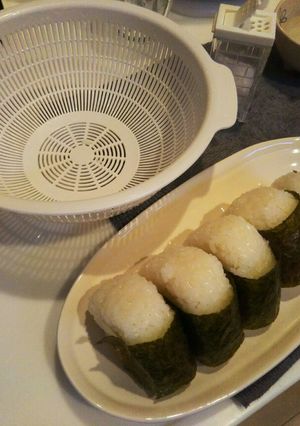片付け楽火傷なし♪簡単塩おにぎりコツあり-レシピのメイン写真