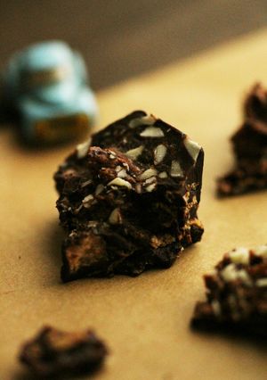 大人味♪ココナッツオイル・クランチチョコ-レシピのメイン写真