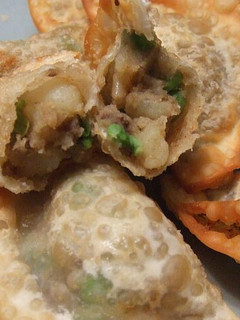 餃子の皮で作るグリンピースたっぷりサモサ-レシピのメイン写真