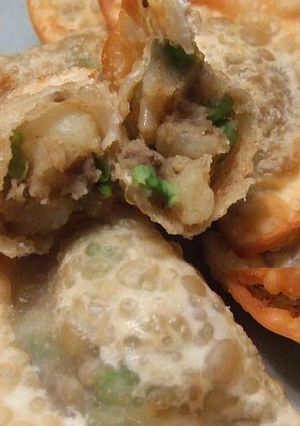 餃子の皮で作るグリンピースたっぷりサモサ-レシピのメイン写真