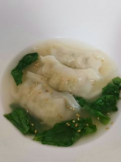 チルド餃子で簡単水餃子☆レタススープ☆-レシピのメイン写真