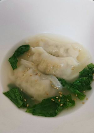 チルド餃子で簡単水餃子☆レタススープ☆-レシピのメイン写真