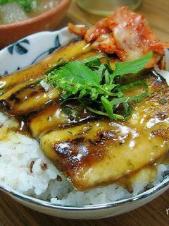 大葉と柚子胡椒で♪タレ絡むさんま蒲焼き丼-レシピのメイン写真