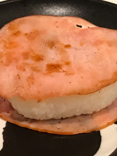 レンジで簡単!ピリ辛ハムサンドおにぎり-レシピのメイン写真