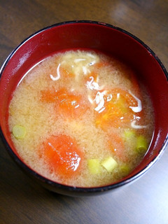 簡単!トマトとしらすとアスパラのお味噌汁-レシピのメイン写真