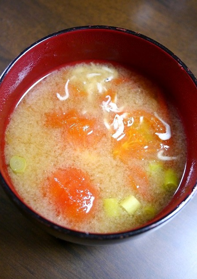 簡単！トマトとしらすとアスパラのお味噌汁-レシピのメイン写真