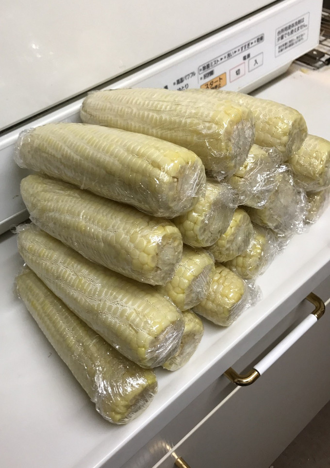 簡単レンジでとうもろこし蒸し-レシピのメイン写真