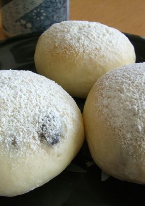 豆大福みたいな黒豆あんぱん-レシピのメイン写真