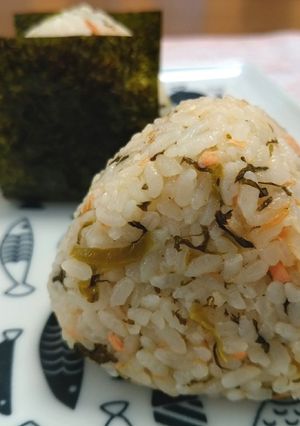 高菜と鮭フレークのおにぎり-レシピのメイン写真
