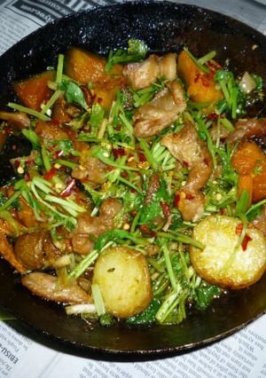 鶏皮＋パクチー野菜たっぷりアヒージョ炒め-レシピのメイン写真