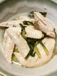 圧力鍋で鶏手羽先と小松菜の岩塩スープ-レシピのメイン写真