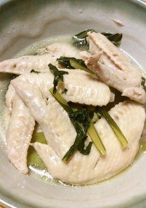 圧力鍋で鶏手羽先と小松菜の岩塩スープ-レシピのメイン写真