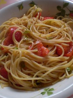 オリーブ・セロリ・ソースのトマトパスタ-レシピのメイン写真