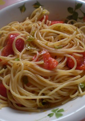 オリーブ・セロリ・ソースのトマトパスタ-レシピのメイン写真