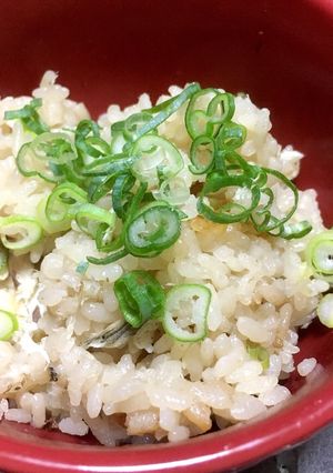 お弁当にもぴったり！鯖と舞茸の炊き込ご飯-レシピのメイン写真