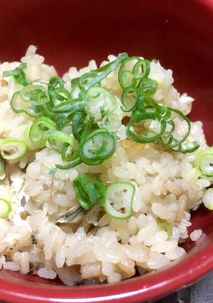 お弁当にもぴったり！鯖と舞茸の炊き込ご飯-レシピのメイン写真
