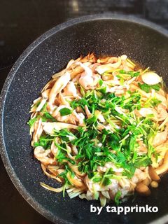 簡単10分☆メイン豚こまときのこの蒸し鍋-レシピのメイン写真