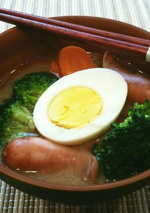 簡単♡具沢山ブロッコリーとゆで卵の味噌汁-レシピのメイン写真