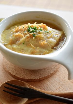 モッチリお麩入り♪オニオングラタンスープ-レシピのメイン写真