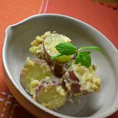 รูปของ さつま芋の胡麻マヨサラダ