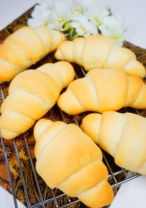 HB使用【生クリーム入りテーブルロール】-レシピのメイン写真