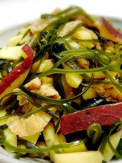 昔ながらの惣菜【薩摩芋と切り昆布の煮物】-レシピのメイン写真