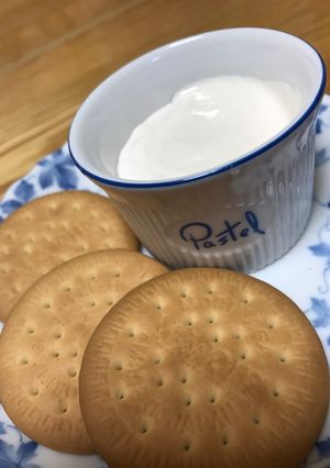 ホイップマリームとビスケット☆簡単おやつ-レシピのメイン写真