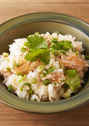 香燻ローストサーモンと香味野菜の混ぜご飯-レシピのメイン写真