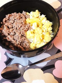 簡単美味しい卵とひき肉の二色丼-レシピのメイン写真