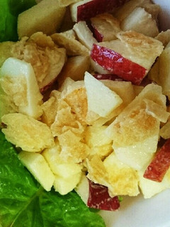 りんごとポテトチップスのサラダ-レシピのメイン写真