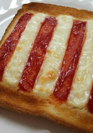 ケチャップ＆チーズ☆ストライプトースト-レシピのメイン写真