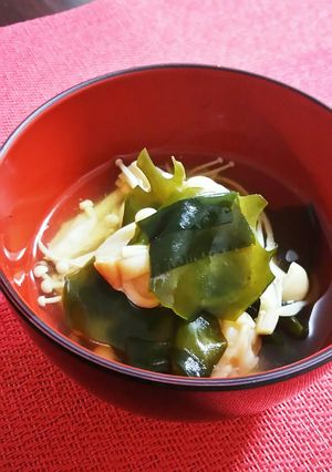 簡単。えのき茸とブナピーのわかめスープ-レシピのメイン写真
