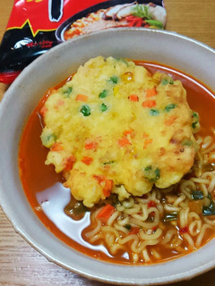 ☆☆辛ラーメン&チーズベジタブルかき揚げ-レシピのメイン写真