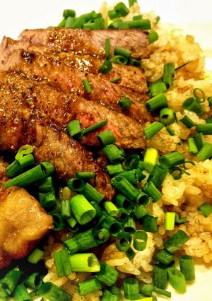 ガーリックバターソースの牛ステーキ丼-レシピのメイン写真